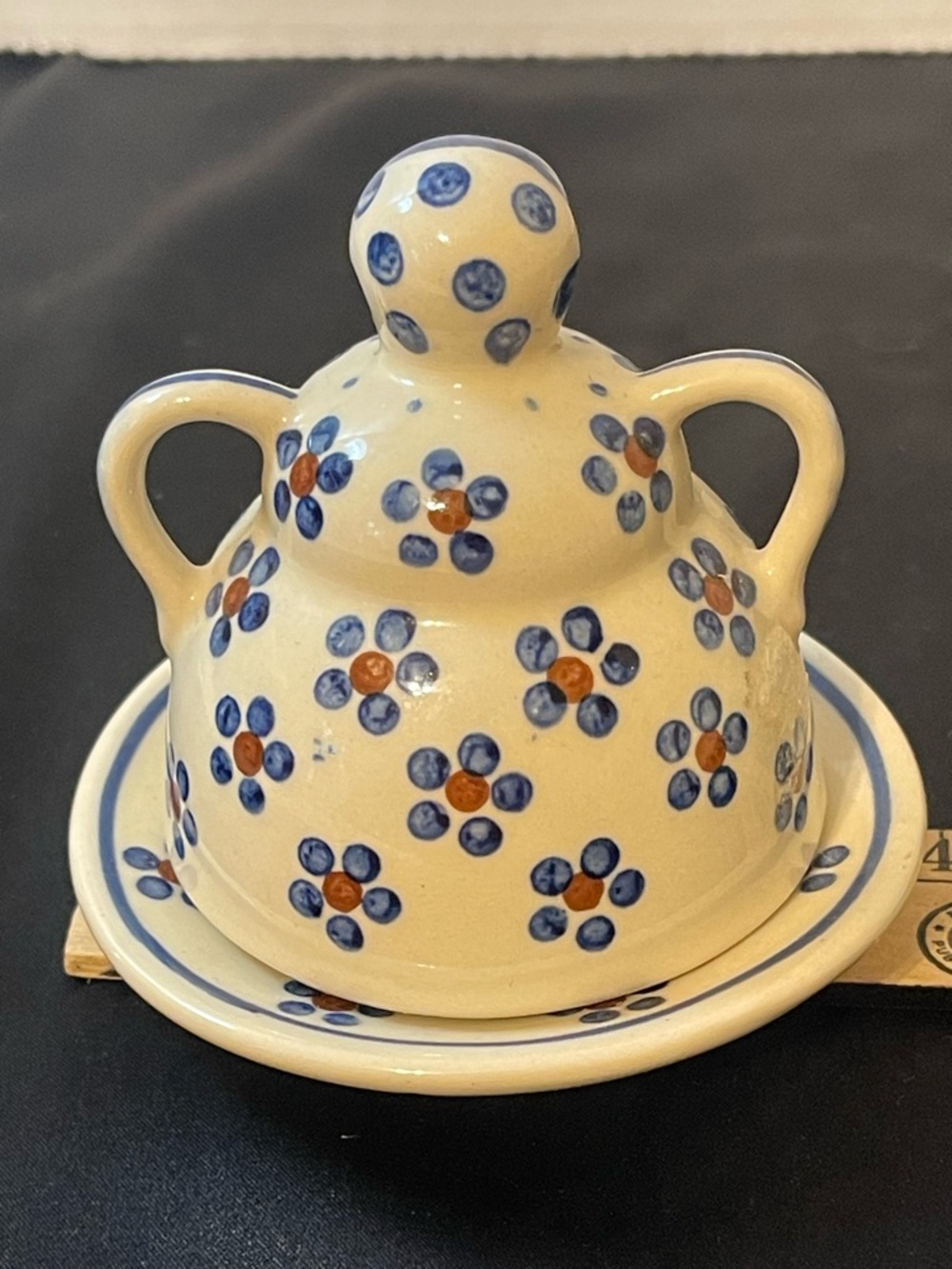 Hand-Painted Blue and Cream Garlic Keeper Dish with Doll-Top Lid - Picture 4 of 4
